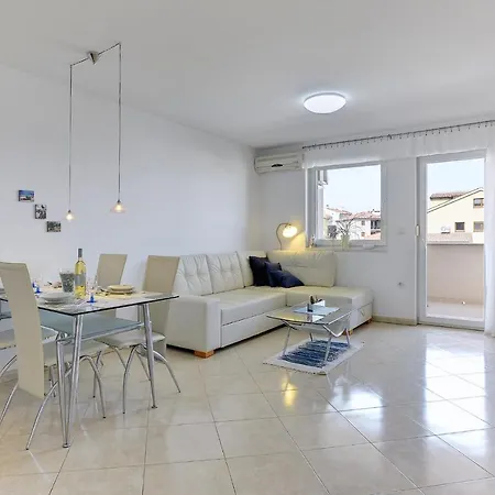 Linda Apartman *